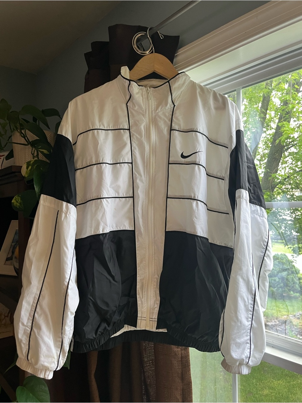 Vintage Y2K Nike Black and White Men's Windbreaker Jacket
